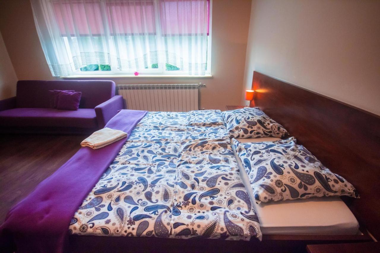 Hostel Soleil Кутно Экстерьер фото