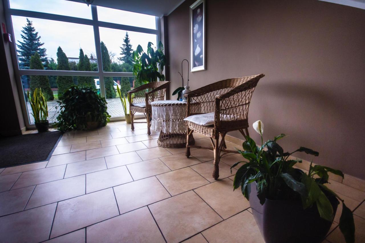 Hostel Soleil Кутно Экстерьер фото