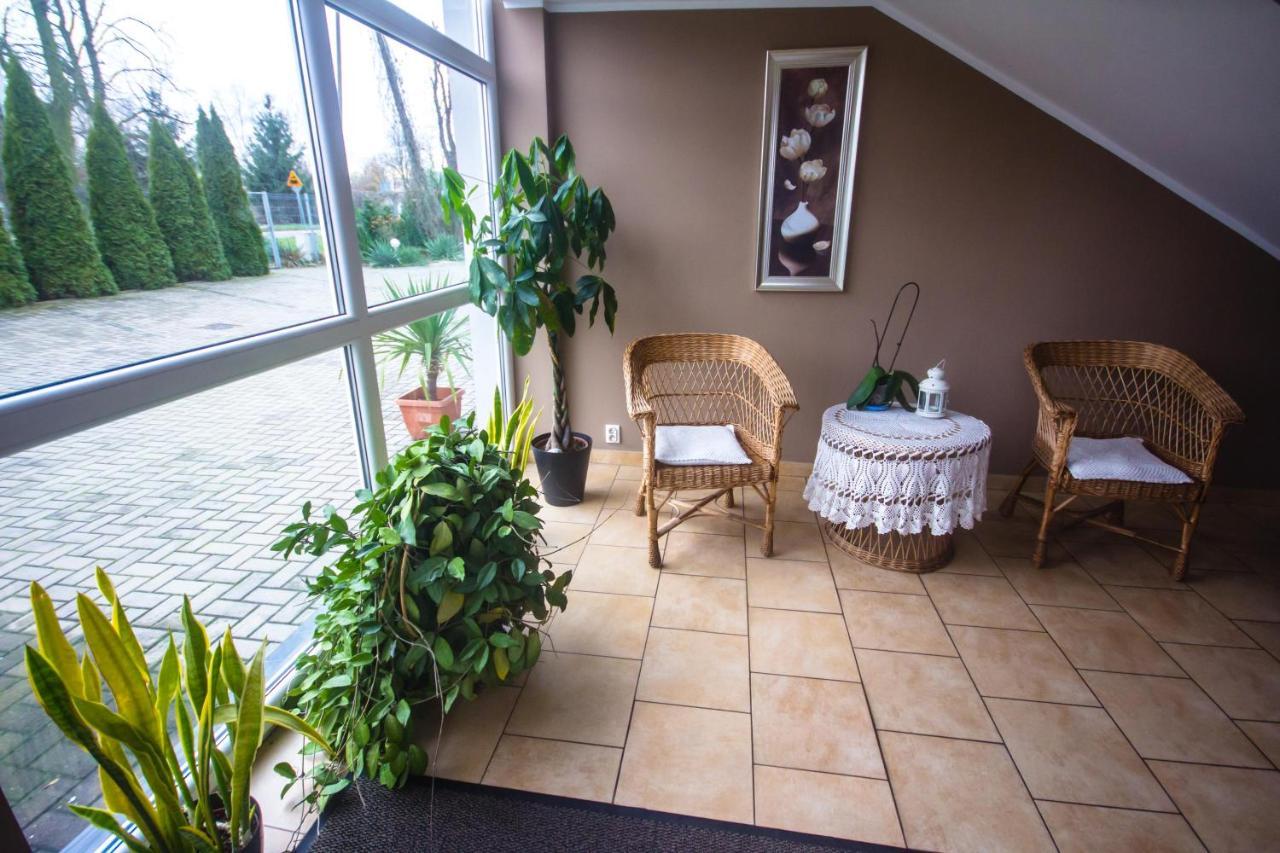 Hostel Soleil Кутно Экстерьер фото