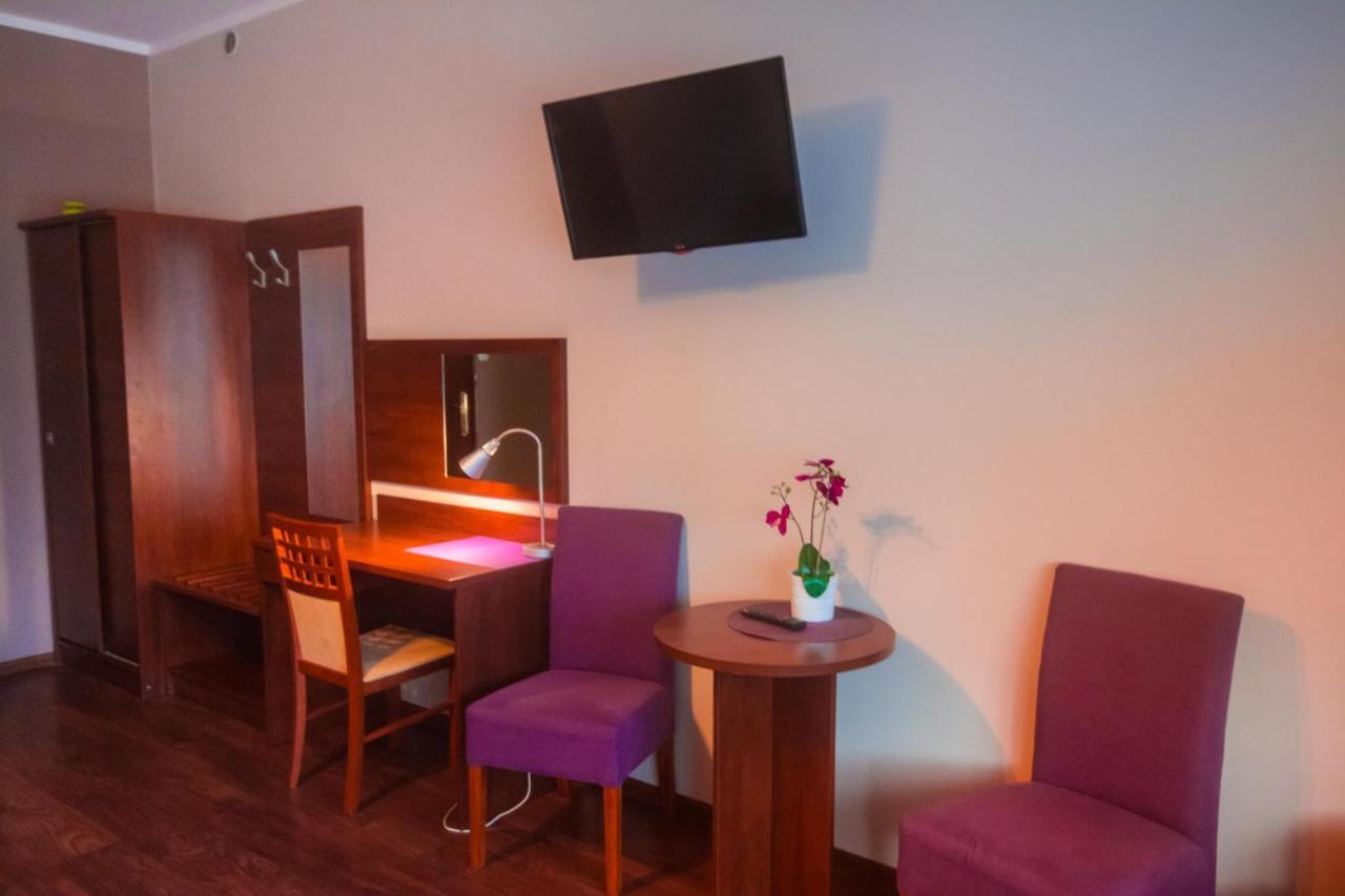 Hostel Soleil Кутно Экстерьер фото