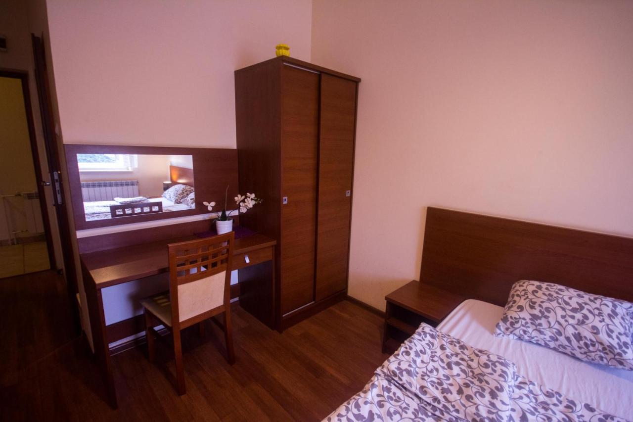 Hostel Soleil Кутно Экстерьер фото