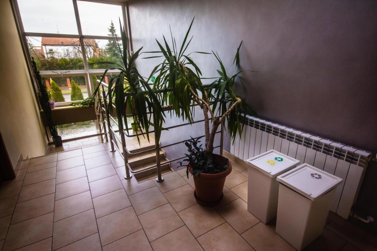 Hostel Soleil Кутно Экстерьер фото