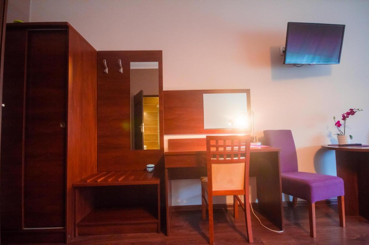 Hostel Soleil Кутно Экстерьер фото