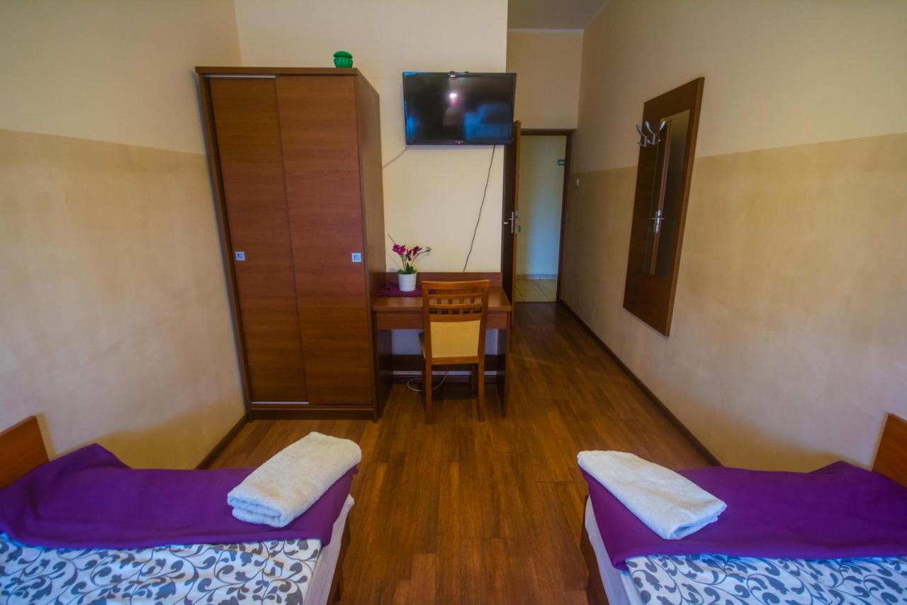 Hostel Soleil Кутно Экстерьер фото